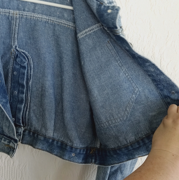DAVI & DANI Pearl Accent Jean Jacket Cropped Denim Retro Madonna Vibes 80s Babe - Picture 9 of 14